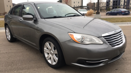 2011 CHRYSLER 200 - 79K MILES - ONTARIO PD