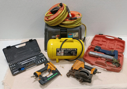 (1) 5 Gallon Portable Air Tank (2) Nail Guns