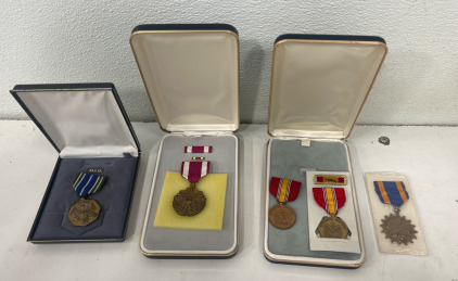 (1)UNITED STATES ARMY Military Achievement MEDAL in Presentation Box (2)TWO US NATIONAL DEFENSE MEDALS ONE WITH A RIBBON (1) UNITED STATES, MERITORIOUS SERVICE MEDAL IN CASE 3 PCS. (1) US. ARMY AIR FORCE AIR MEDAL NICE CONDITION