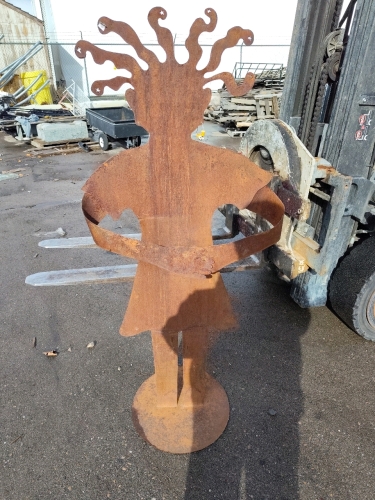 Self Standing Metal Lawn Decor