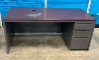 66 1/4’’ x 30’’ x 29 1/8’’ Wood Top Desk With 3 Drawers