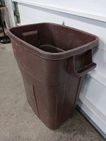 Large Rubbermaid Trash Can With Handles - 3