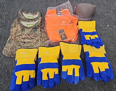 (2) Mossy Oak Pursuits Size XL Long Sleeve Camo Shirts (2) Browning Hotshot Florescent Orange Facemasks (5) Pairs Of Size Large Leather Work Gloves (2) Pugs Gray/Brown Baseball Caps