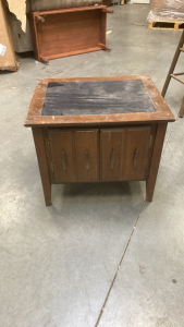Vintage wood side table (Opening)
