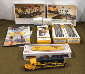 Lifeline Santa Fe Model Train Engine & Collection Of Bachman Model Train Accesoriees In Specialty On T