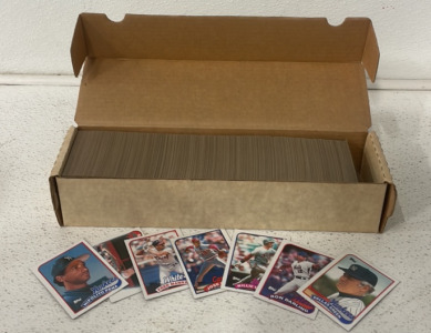 (200+) Collectible Topps Baseball Cards 1989