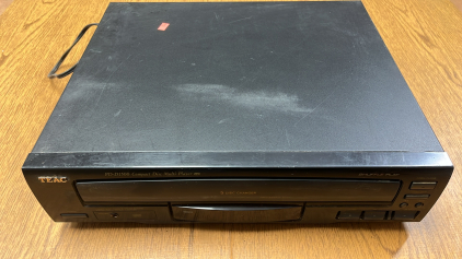 TEAC 5 Disc CD Player, Powers On