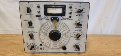 Vintage Hickok Model 292X Crystal Controlled Microvolt Generator- Unit Is Untested