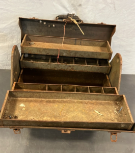 LARGE GREEN METAL TOOL BOX