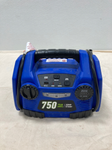 Cen-Tech Portable Car Jumper 750 Peak Amps