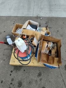 Lincoln Pneumatic Grease pump with Bucket of Grease &Mec Reloader