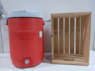 Rubbermaid Drinking Water Cooler w/Spout & Wooden Crate