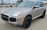 2005 PORSCHE CAYENNE - AWD!