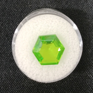 (1) 9.55ct Natural Fancy Green Peridot Faceted Gemstone