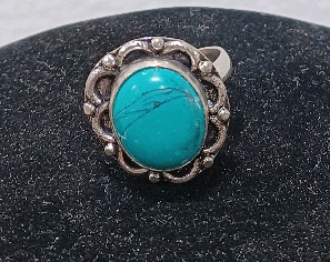 (1) Size 8 Turquoise Ring