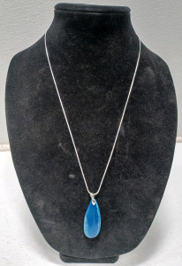 (1) 41.40ct Blue Dragon Veins Agate Gemstone w/.925 Necklace