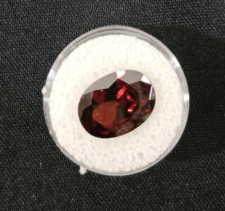 (1) 11.00ct Pigeon Blood Red Ruby Vuus Diamond Cut Gemstone