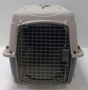 (1) Plastic Crate Carrier For Pets