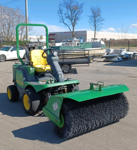 John Deere 1445 Series II Street Sweeper