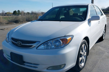 2004 TOYOTA CAMRY - CLEAN!