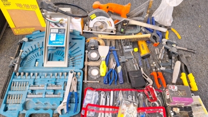Various tools, saw gambits, & nails