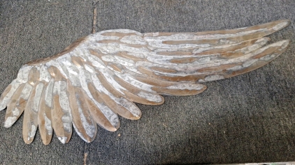 Metal wing