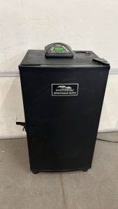 Materbuilt Electric Smoker, Powers On