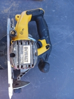 Dewalt 20v max battery powered hand saw - 2