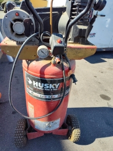 Husky Pro 26 Gallon Air Compressor 5HP 135Psi/powers on