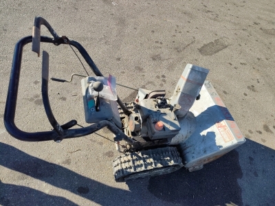 Craftsman Snow Blower with Tracks 5 HP Motor 8Speed Transmission.
