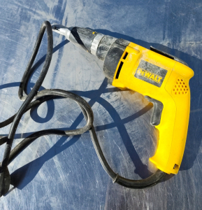 DeWalt Electric Screwdriver/powers on