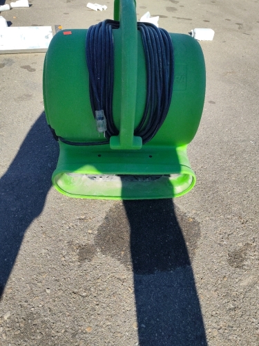 Drieaz Sahara Centrifugal Air Mover powers on