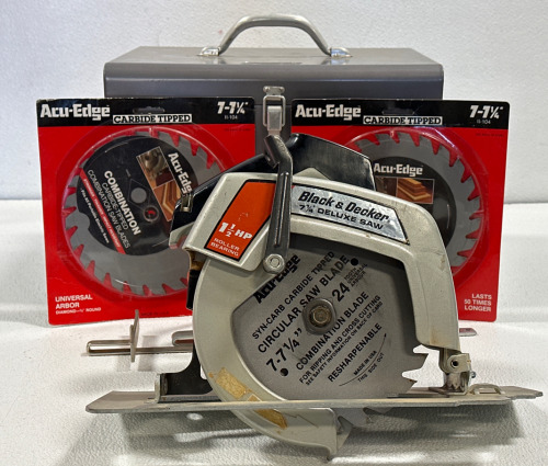 (1) Black & Decker 7 1/4&rdquo; (2) Carbide Tipped 7-7 1/4 Saw Blades (1) Metal Carrying Case