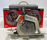 (1) Black & Decker 7 1/4&rdquo; (2) Carbide Tipped 7-7 1/4 Saw Blades (1) Metal Carrying Case