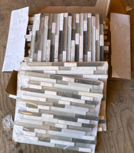 Venatino Glass/ Stone Random Strip Mosaics Backplash Tile