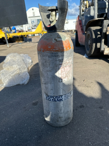(2) Carbon Dioxide Tank CO2