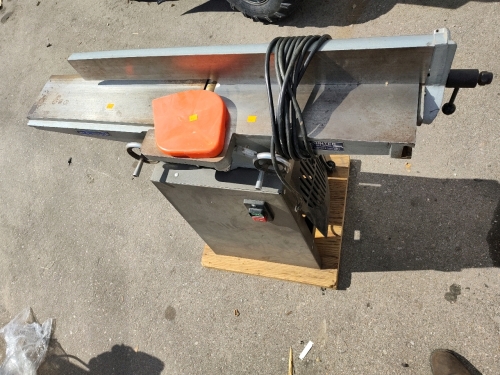 Jointer Machine Model jj-6 jet powers on