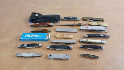 Lot of Small Folding Knives
