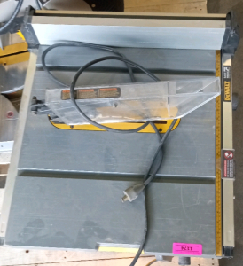 DeWalt Table Saw 10"x28"x14" Powers on