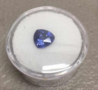(1) 3.45ct Natural 8mm Facoted Blue Tanazanite Trillion Cut Gemstone