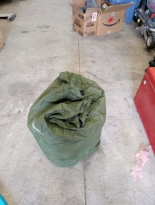 Green canvis barricks sleeping bag with canvis sack for rack sack