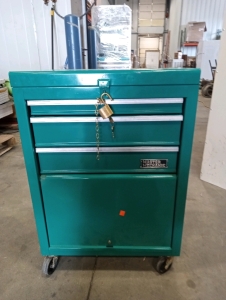 (1) Green master mechanic tool box 22"wide by 28"long on wheels (5) shelf's handles on sides comes with gold color u.s eagle lock with keys