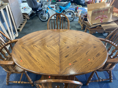 Kitchen table with (4) Chairs & (2) Leaf