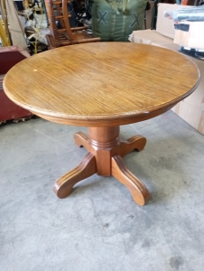 Breakfast nook table oak color 29"1/2 tall 3"round table Good condition (sp13)