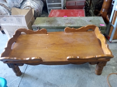 Oak wood coffee table 47"long 20"7/8 wide good condition
