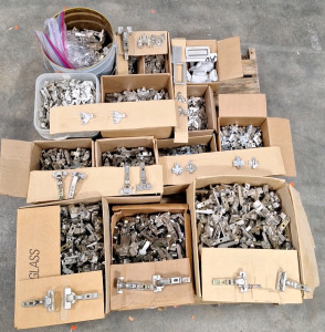 Pallet Of Assorted Cupboard Door Hinges, Hinge Mount Plates & Drawer Pulls