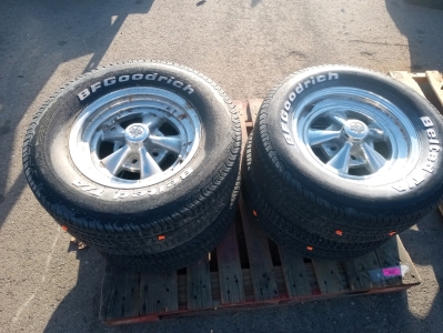 (4) Bf Goodrich belted t/a tiers p235 /60b15 set good condition with cragar rims good condition