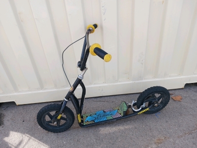 Strada Scooter (Black)