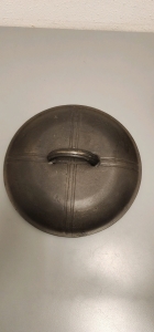 Early 10" Dutch Oven- Rare Pattern Design