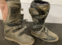 Tippmann Paint Ball Gun, Motor Cross Boots - 2